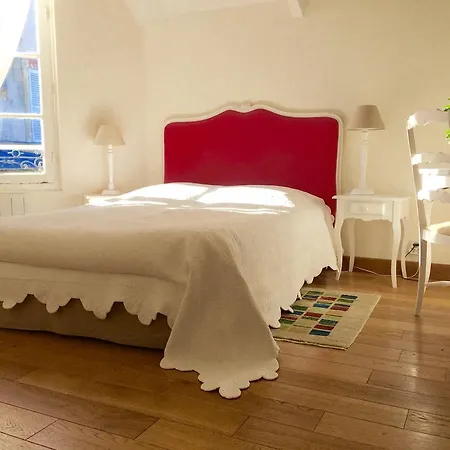 Les Bouvreuils Bed & Breakfast