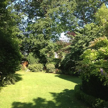 Les Bouvreuils Bed & Breakfast