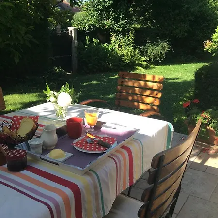 Les Bouvreuils Bed & Breakfast 2*